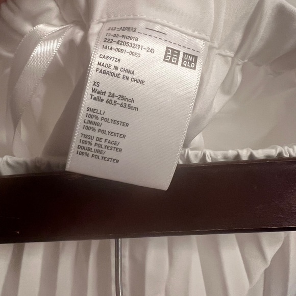 UNIQLO PLEATED LONG WHITE SKIRT high waisted - Picture 4 of 4